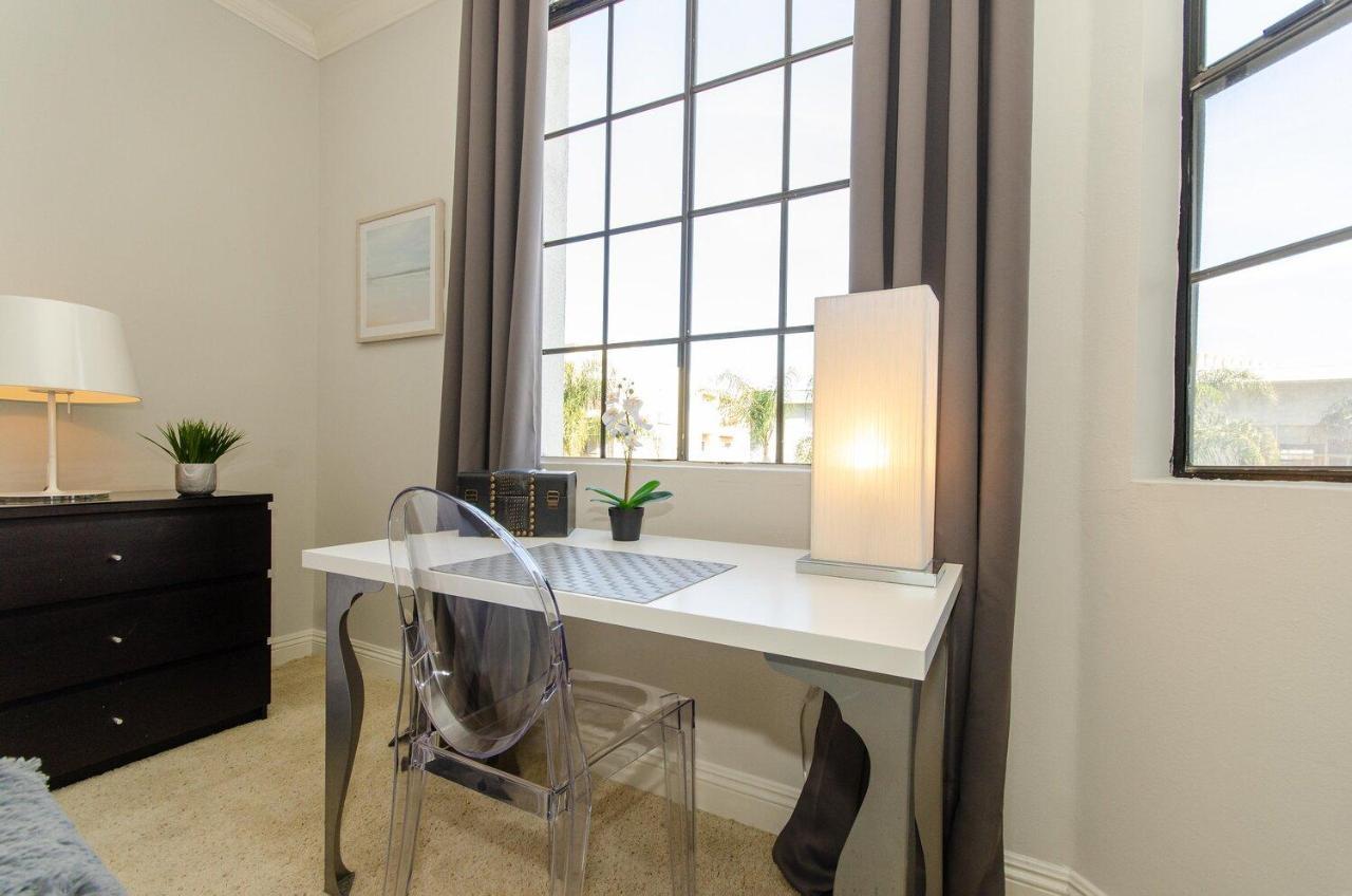 Beverly Hills Adjacent 2-bedroom Penthouse Apartment *