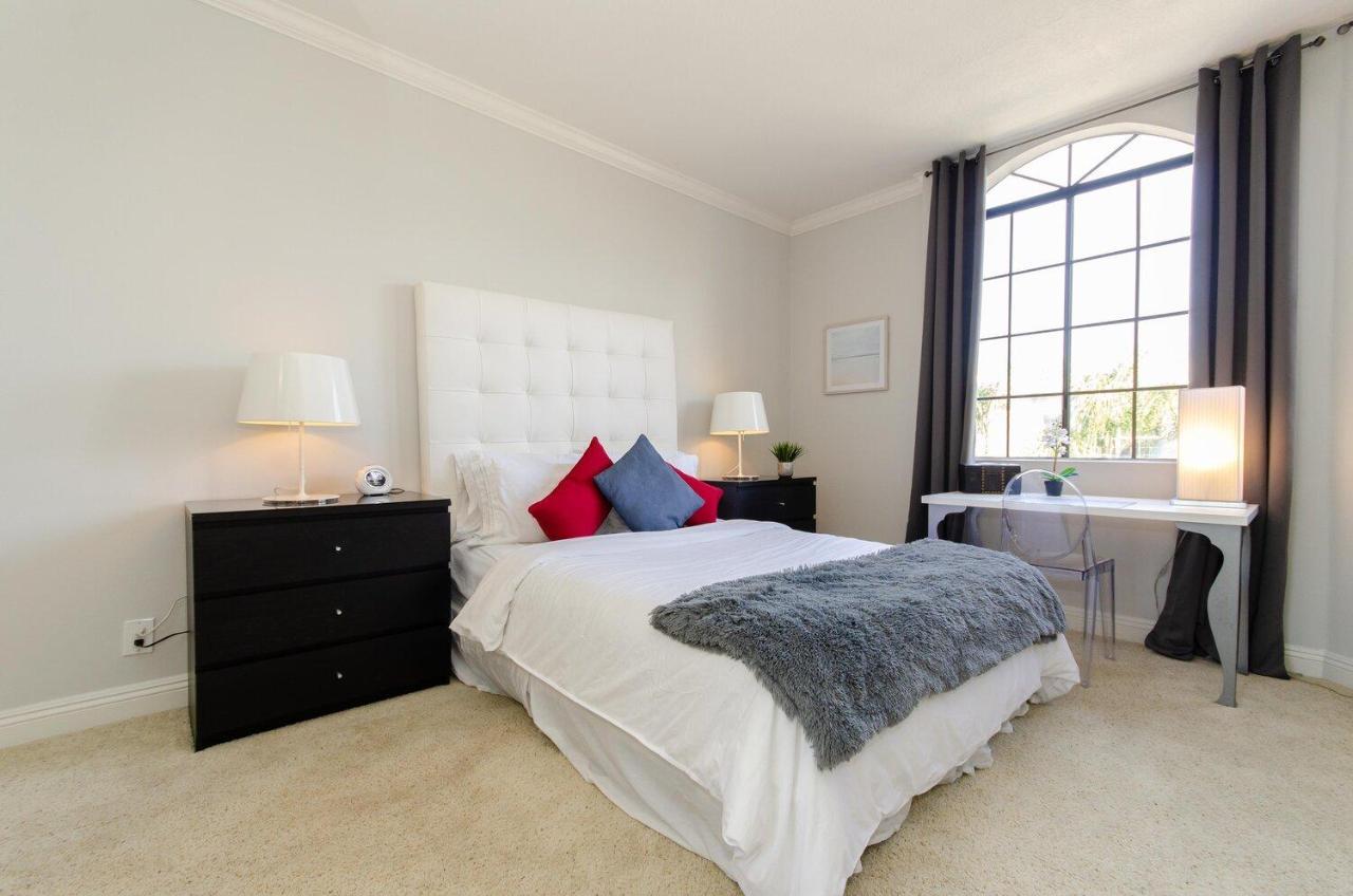 Beverly Hills Adjacent 2-bedroom Penthouse Los Angeles