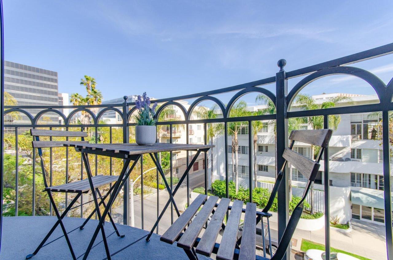 Beverly Hills Adjacent 2-bedroom Penthouse *