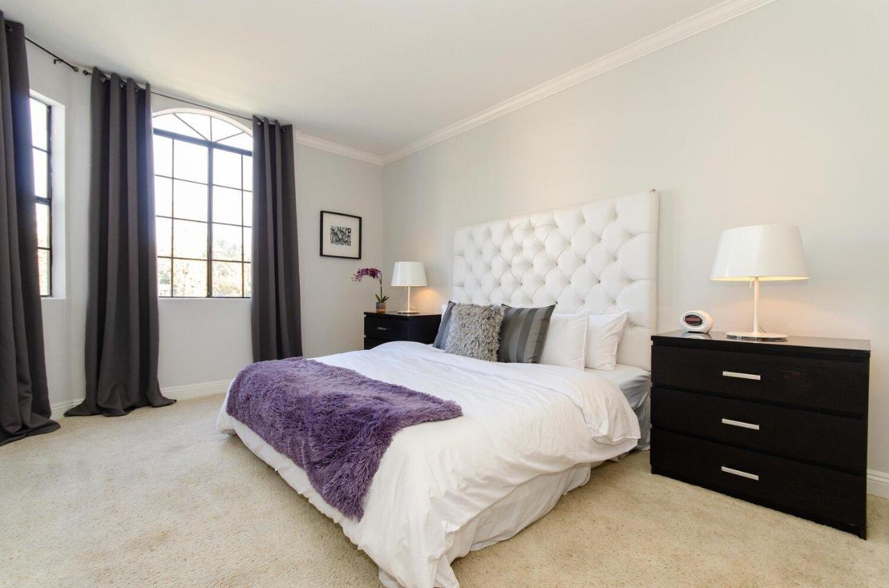 Beverly Hills Adjacent 2-bedroom Penthouse *