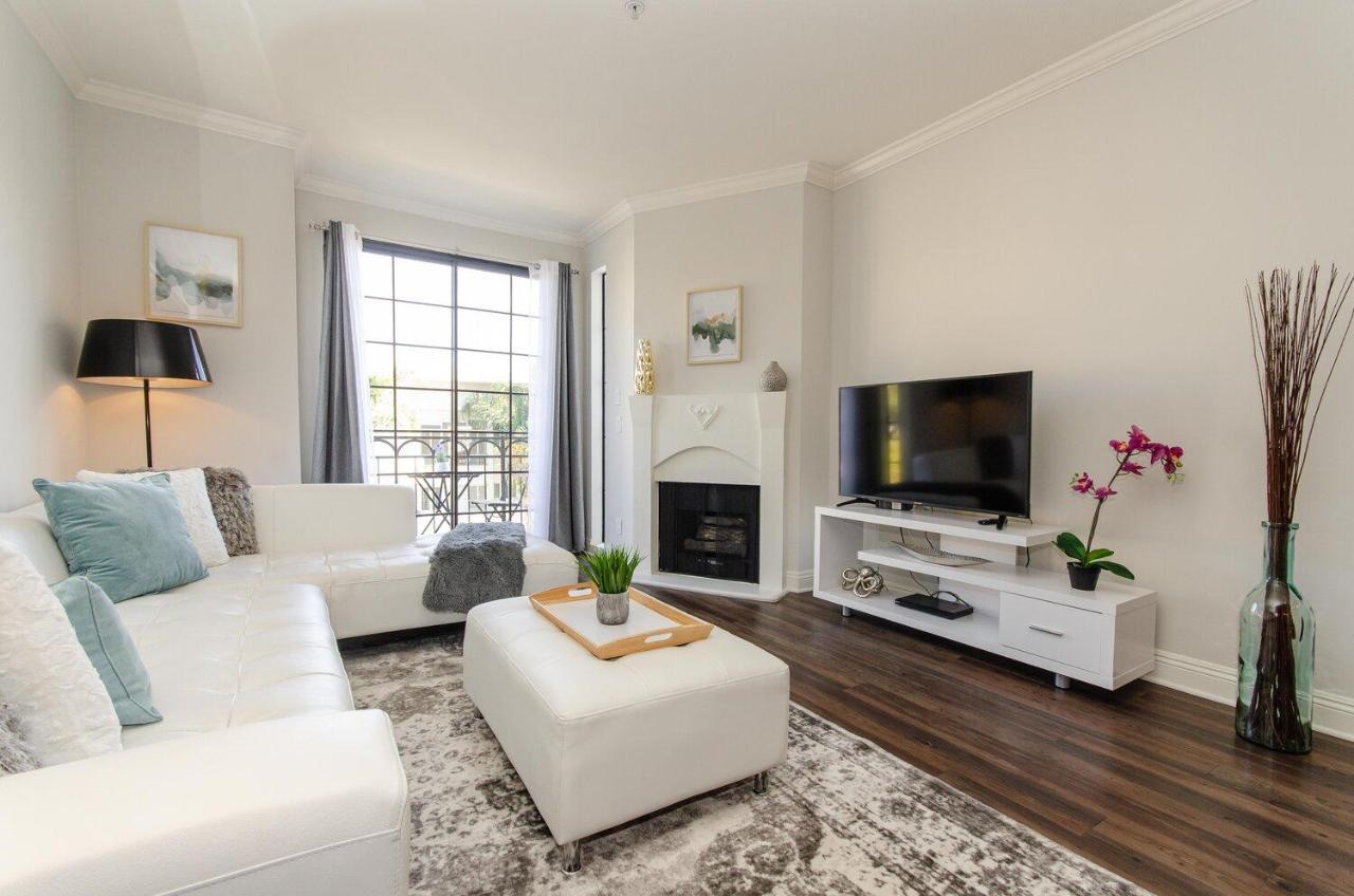 Beverly Hills Adjacent 2-bedroom Penthouse Apartment Los Angeles