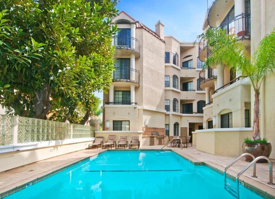 Beverly Hills Adjacent 2-bedroom Penthouse Apartment Los Angeles