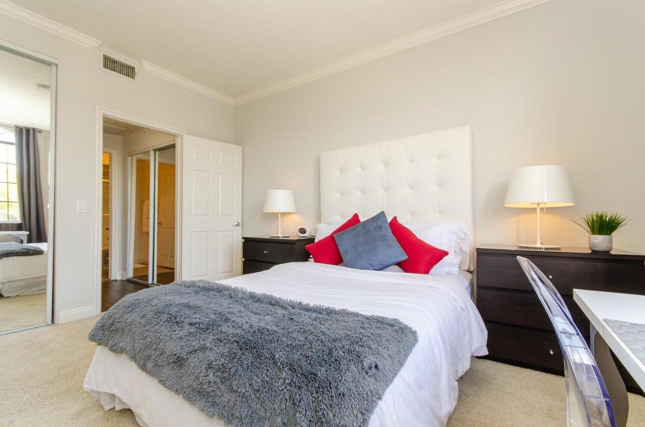 Apartment Beverly Hills Adjacent 2-bedroom Penthouse *