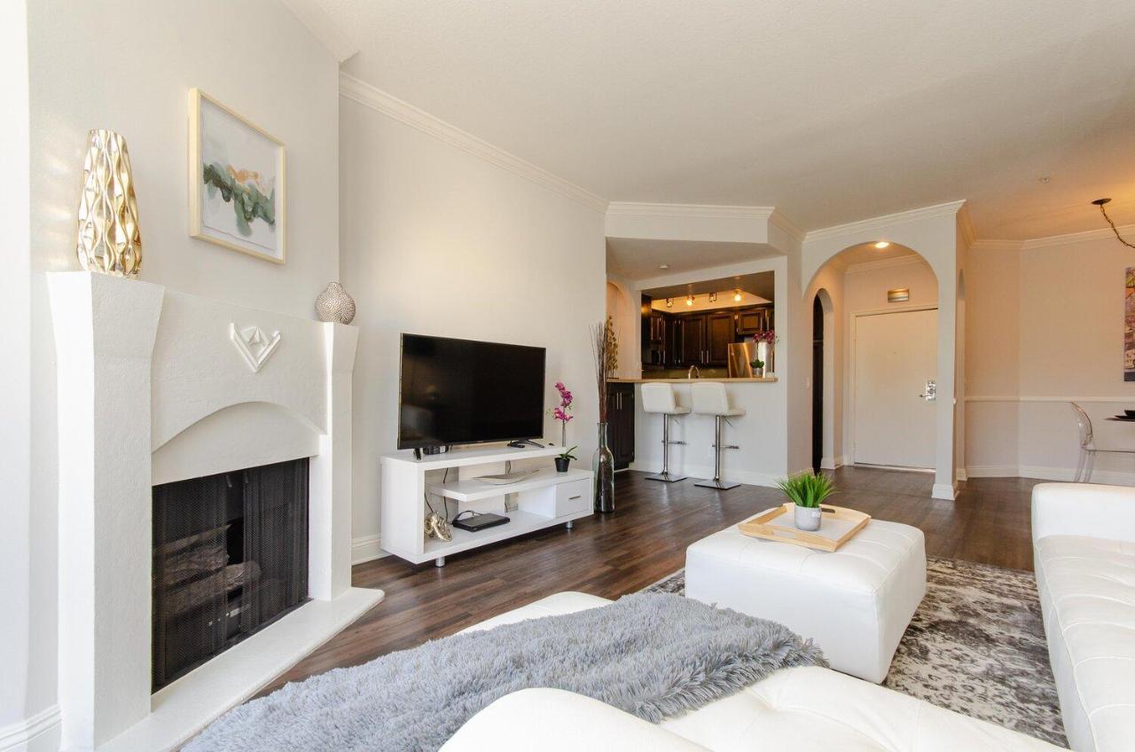 Beverly Hills Adjacent 2-bedroom Penthouse *