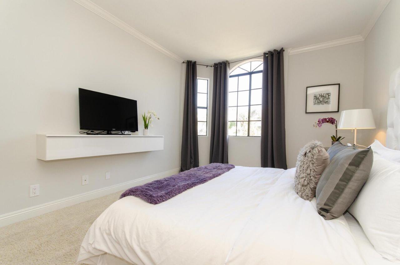 Beverly Hills Adjacent 2-bedroom Penthouse