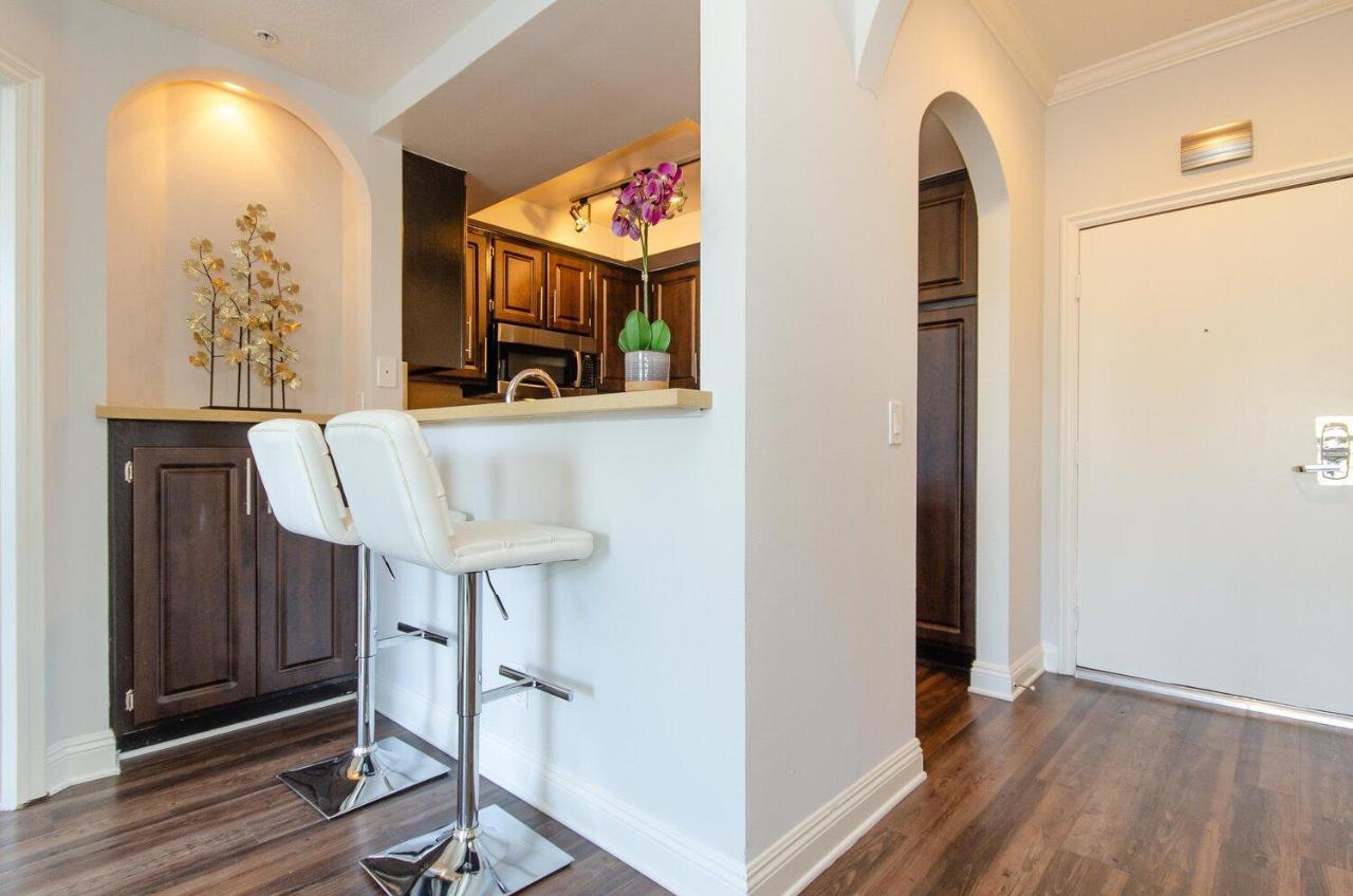 Beverly Hills Adjacent 2-bedroom Penthouse * Los Angeles