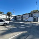 Pine Tree Inn