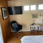 Pacific Palisades Private Entrance Guest Room
