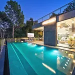 Luxury Hilltop Retreat: Private Villa With Multi-Level Rooftop, Infinity Pool, Jacuzzi, Outdoor Kitchen, Outdoor Movie Screen