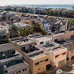 Private Room & Entrance In Marina Del Rey