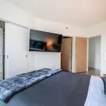 2Br Luxury Highrise Hollywood