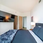 2Br Luxury Highrise Hollywood