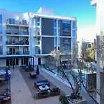 Luxury Apartment In Hollywood