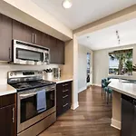 Blue Topaz Retreat - Spacious 3Br Gorgeous City Views