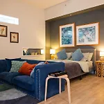 Luxury Apartment In The Prime Hollywood Location