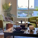 Luxurious Hollywood Home City View - Free Parking