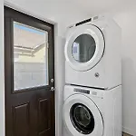 Muirfield Chic City Bungalow With Parking