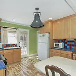 Hollywood Cottages