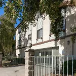 Cozy Central 2Bdr - Entertainment, Sports, Restaurants And More!