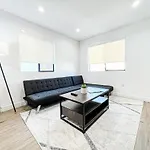 Elegant 4-Bedroom Family Home - Oak2 - Lad