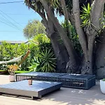 Sunny 1Br With Large Outdoor Lounge Space - Sh4Lad