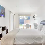 Charming One Bed One Bath Privet Studio