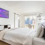 Charming One Bed One Bath Privet Studio