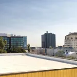 Modern Hollywood Studio, Pool Parking Gym