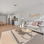Stylish Westwood Apartment - Steps From Ucla
