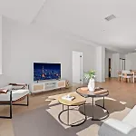 Stylish Westwood Apartment - Steps From Ucla