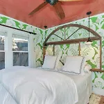 Hollywood Cottages