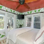 Hollywood Cottages
