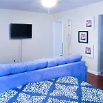 Apartment North Mansfield Ave