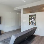 Tripbz 8Th And Grand Suites