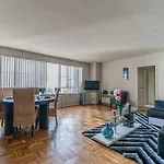 Elegant 2 Bedroom Condo near the Grove