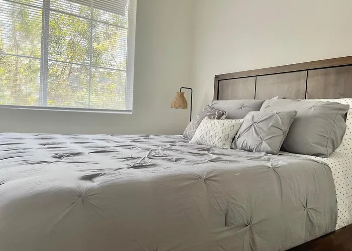 Sleep 6 Near Marina, Cedar Sinai, Venice 5Min, Lax 10Min