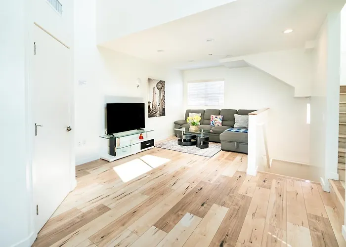 Brand New Koreatown Loft With 3 Levels 2 Parking Spots