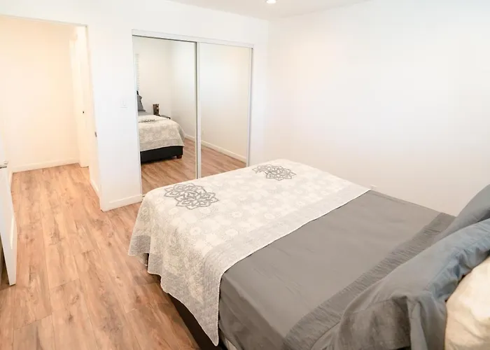 Modern Furnished 1-Bedroom With Free Parking In Koreatown Close To Dt La