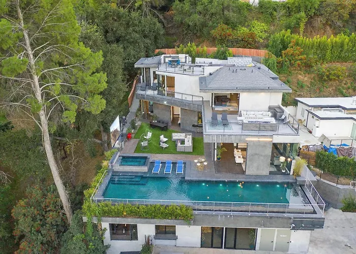 Luxury Hilltop Retreat: Private Villa With Multi-Level Rooftop, Infinity Pool, Jacuzzi, Outdoor Kitchen, Outdoor Movie Screen