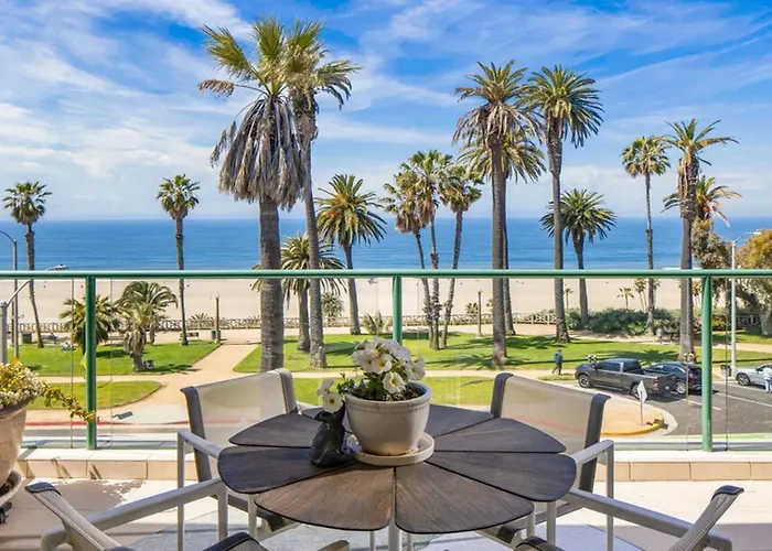 Desirable Three Bedrooms Luxury Penthouse
