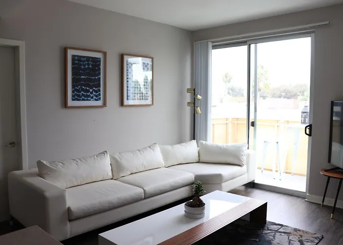 Heart Of Santa Monica 2 Bedroom 2 Bath