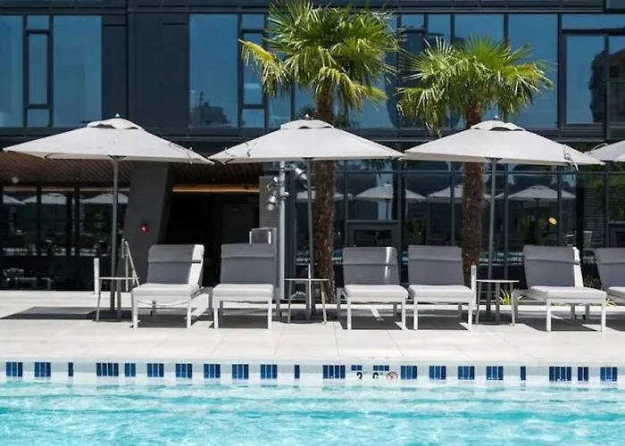 Monthier Suite, Flower & Crypto Arena, Los Angeles