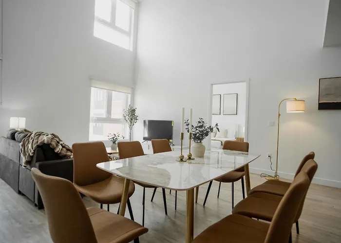 Chic Urban Retreat In Heart Of La, 2 Bedroom And 1 Loft
