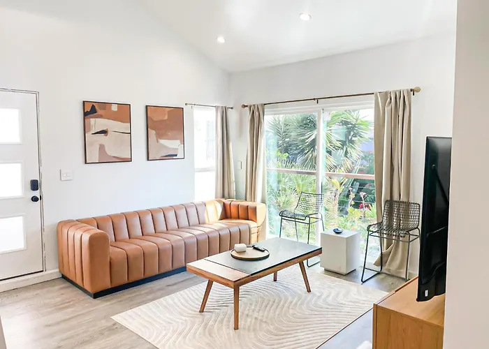 Sunny 1Br With Large Outdoor Lounge Space - Sh4Lad