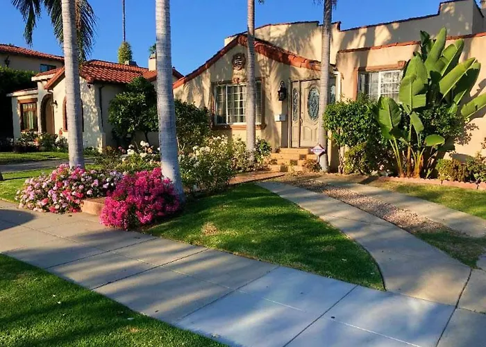 5 Bedroom Beverly Hills Stay