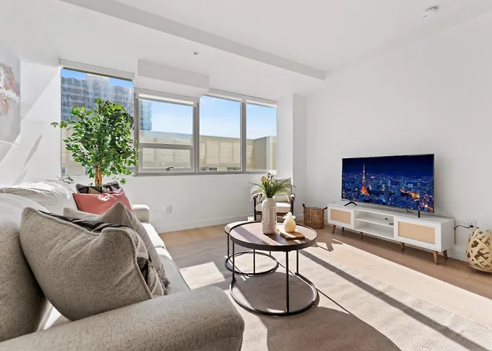 Stylish Westwood Apartment - Steps From Ucla