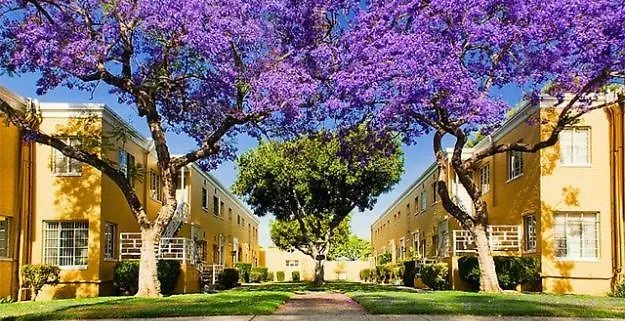 Elegant 2 Bedroom Condo near the Grove