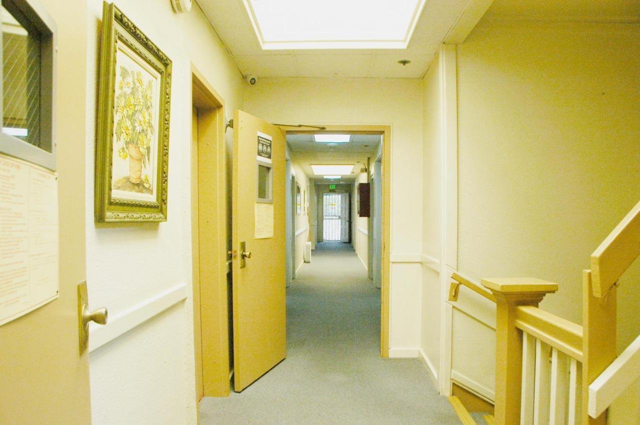Little Tokyo Hotel 2*