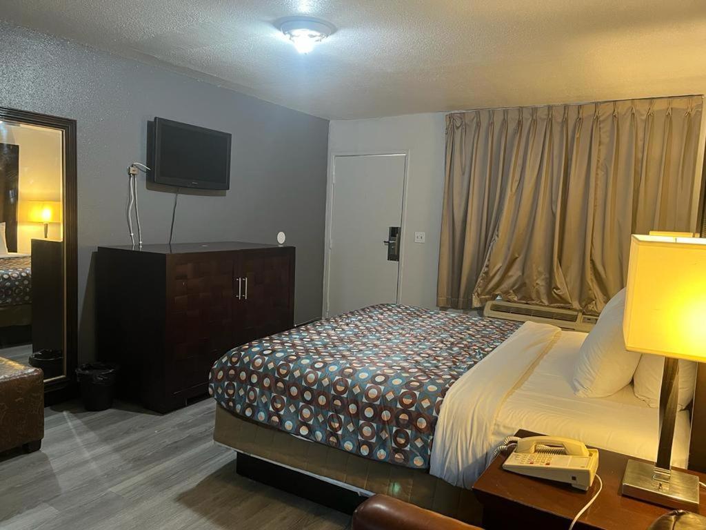Goldstar 2* Los Angeles