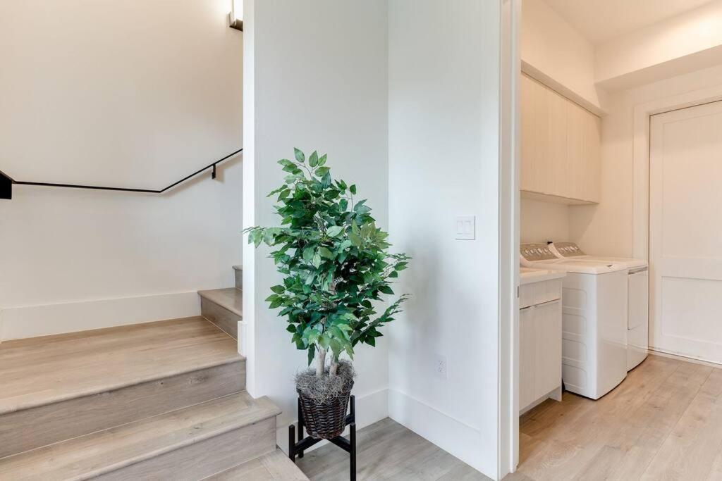 Modern 4 Bedroom With Rooftop #3 * Los Angeles